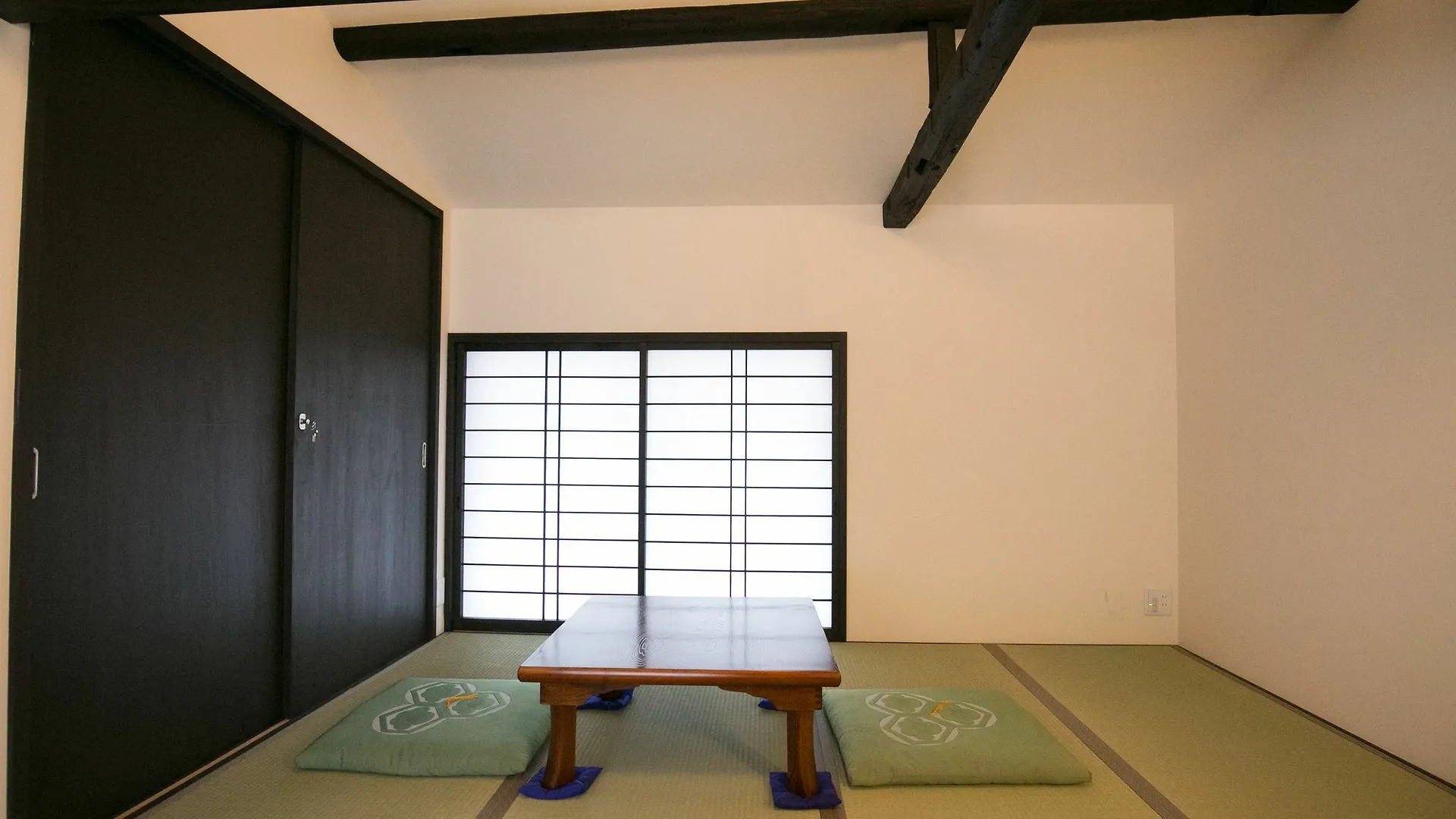 Nijo Yu-Rakukan Kyoto 0*,